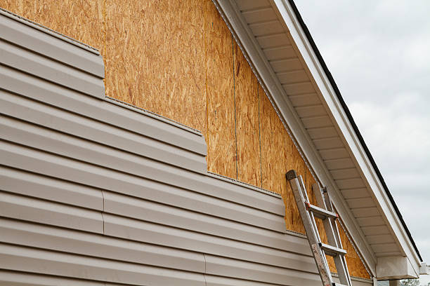 Professional Siding Inspection technician working in New York, NY